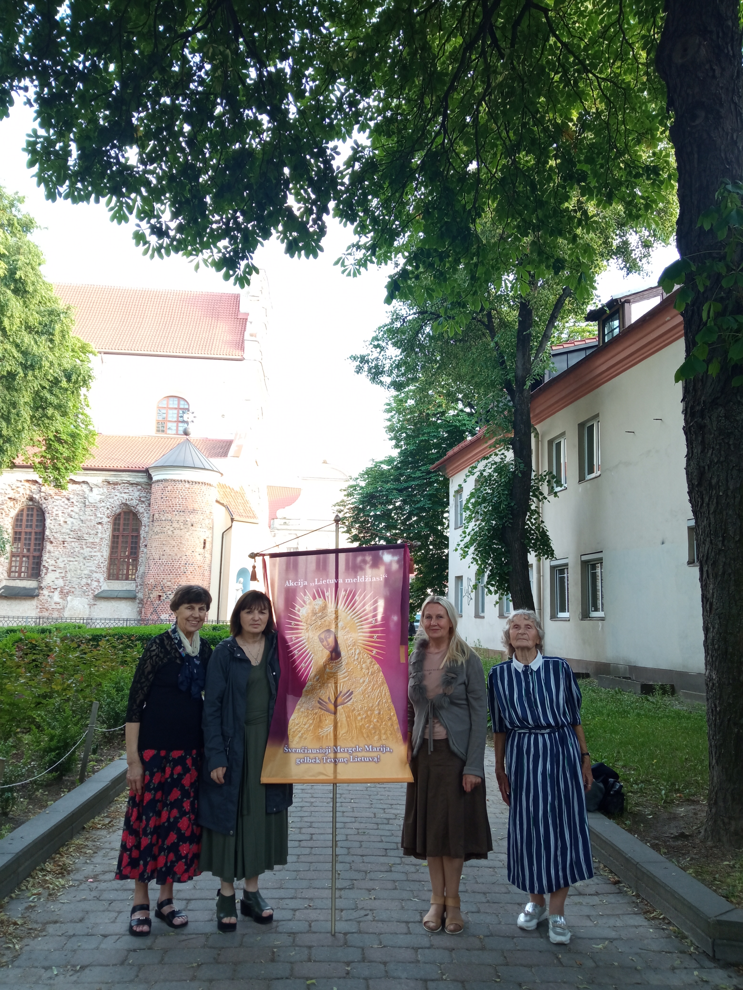 Vilniuje gegužės 29d. meldėsi 4 maldininkės.
