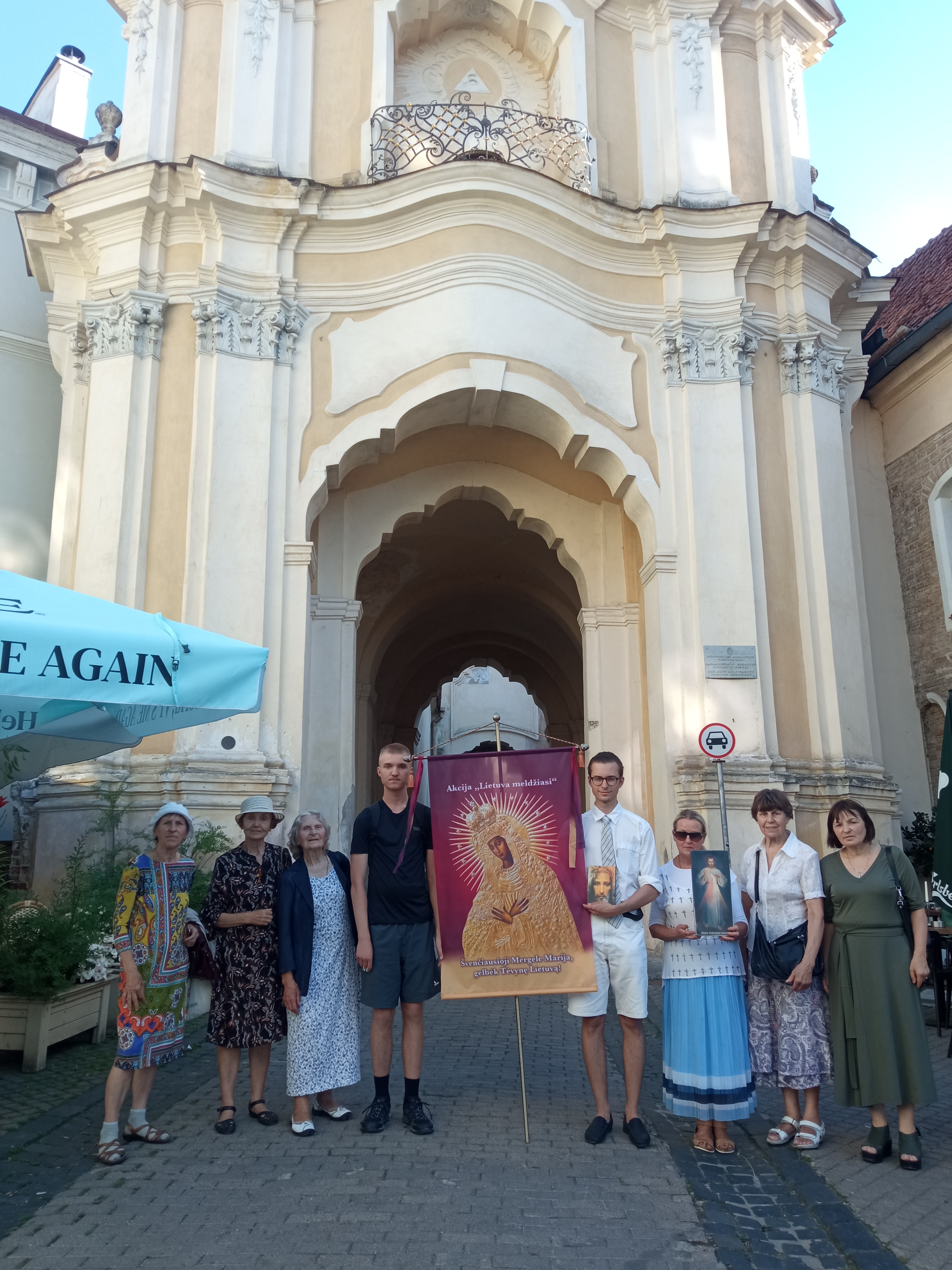 Vilniuje liepos 10d. meldėsi 8 maldininkai.
