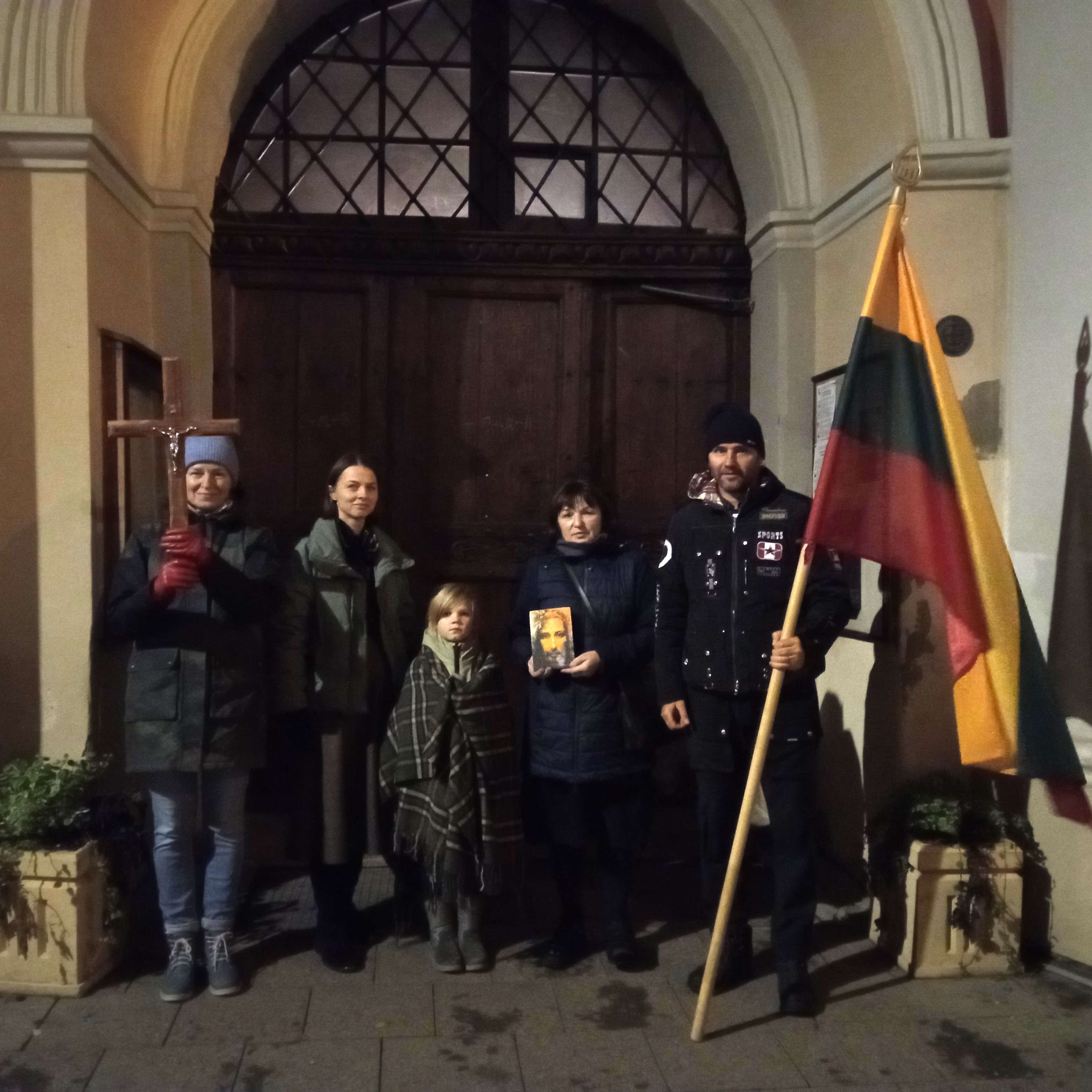 Lapkričio 1d.,18.15 val.Vilniuje meldėsi 5 maldininkai.
